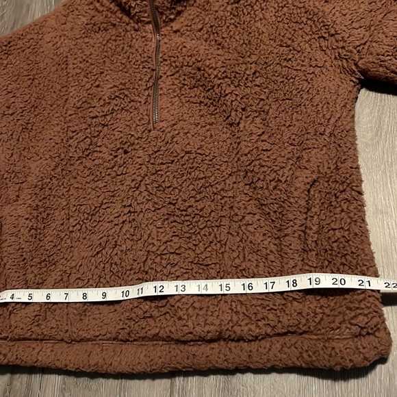 Abercrombie & Fitch teddy sweater . Size M - Picture 5 of 7